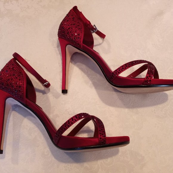 WHITE HOUSE BLACK MARKET GEMINA CRIMSON / RED BEADED STILETTO, sz 8.5 new in box - Picture 13 of 13